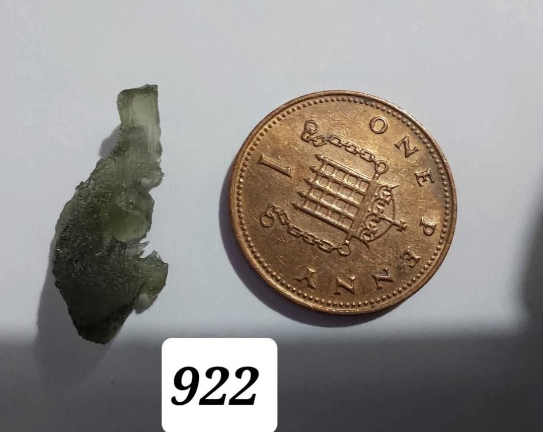 Moldavite Piece, 0.82g, Tektite (Ref: 922)