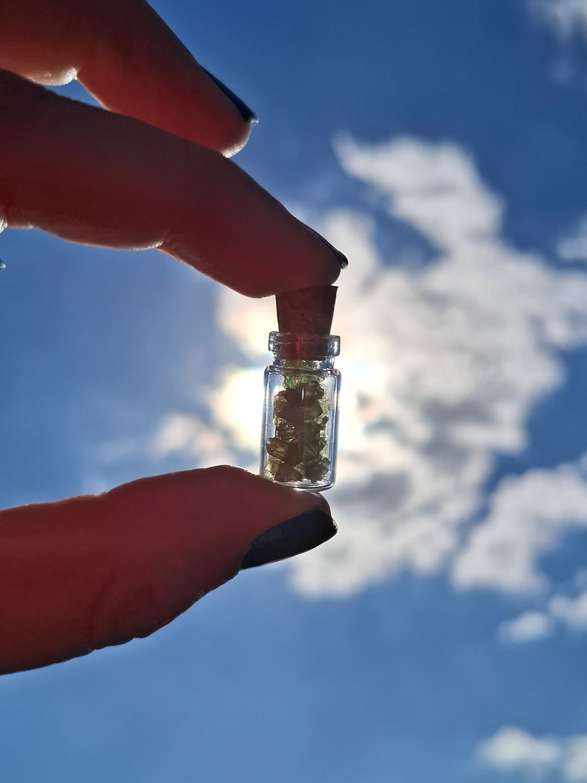 Moldavite Chips (1.00g) in 1ml Bottle, Tektite (Ref: B31)