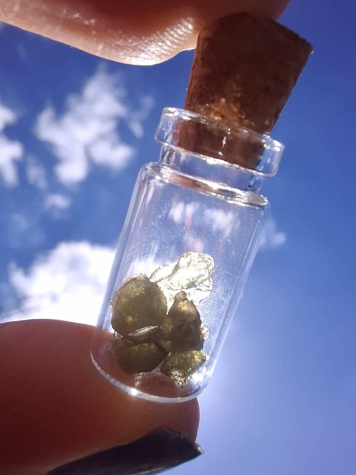 Moldavite chips (0.50g) in 1ml Bottle, Tektite (Ref: B20)