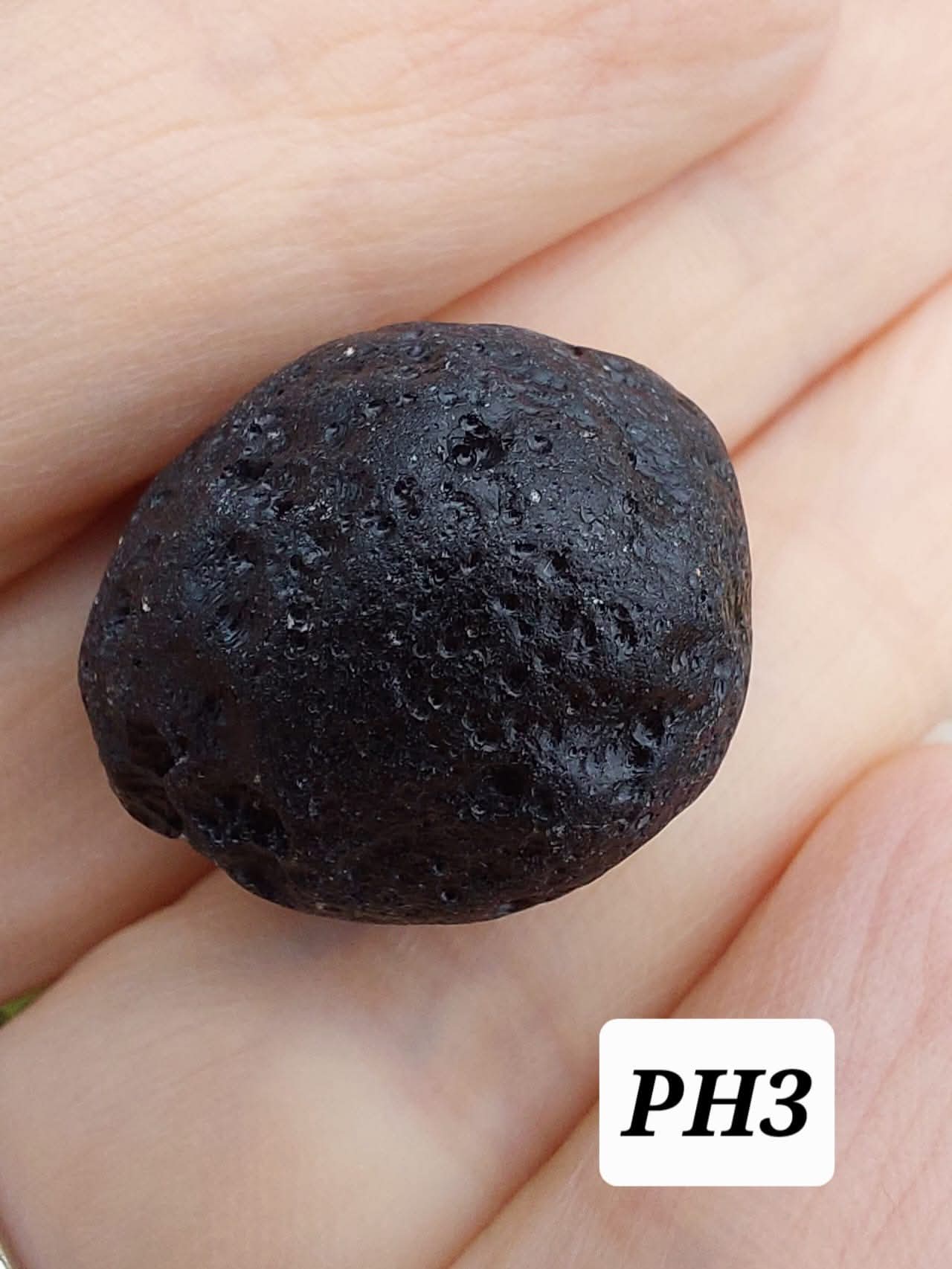 Philippinite (Rizalite), 9.75g, Tektite