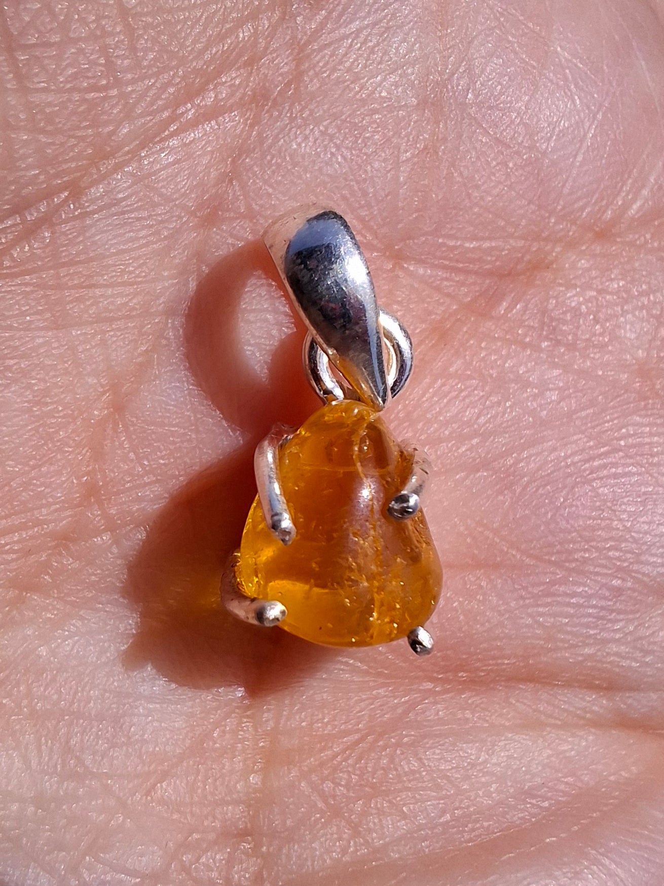 Baltic Amber Pendant, 925 Silver, Fossil (Ref: AP25)