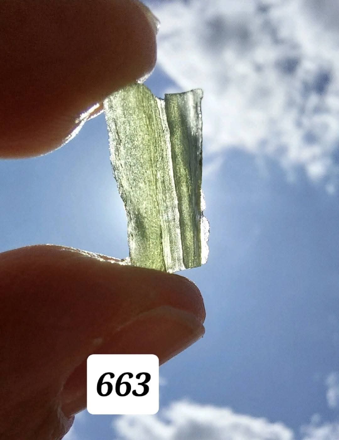 Moldavite Piece, 0.68g, Tektite (Ref: 663)