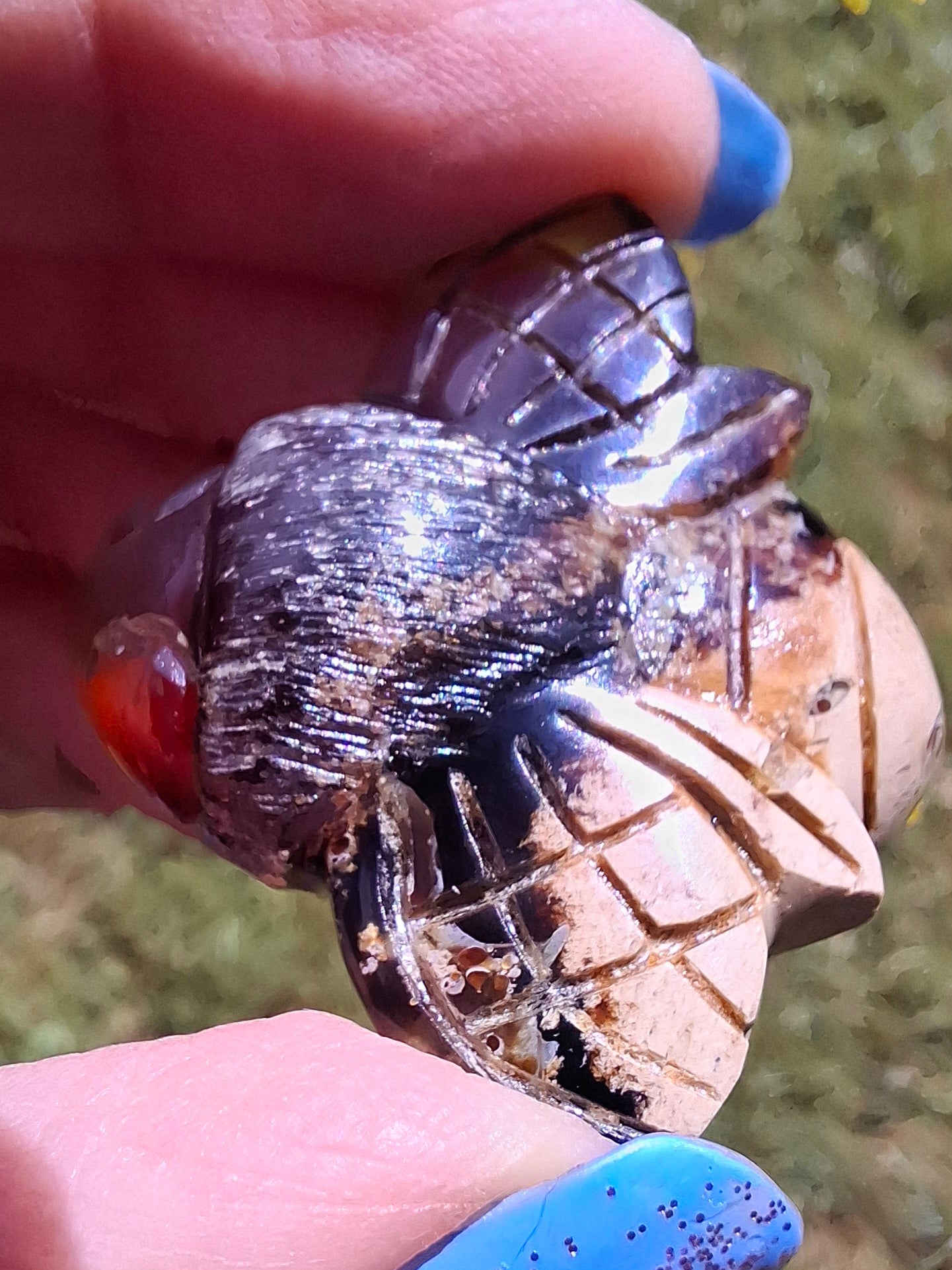 Red Amber Honey Bee Carving, 7.00g, Fossil (Ref: Bee31)