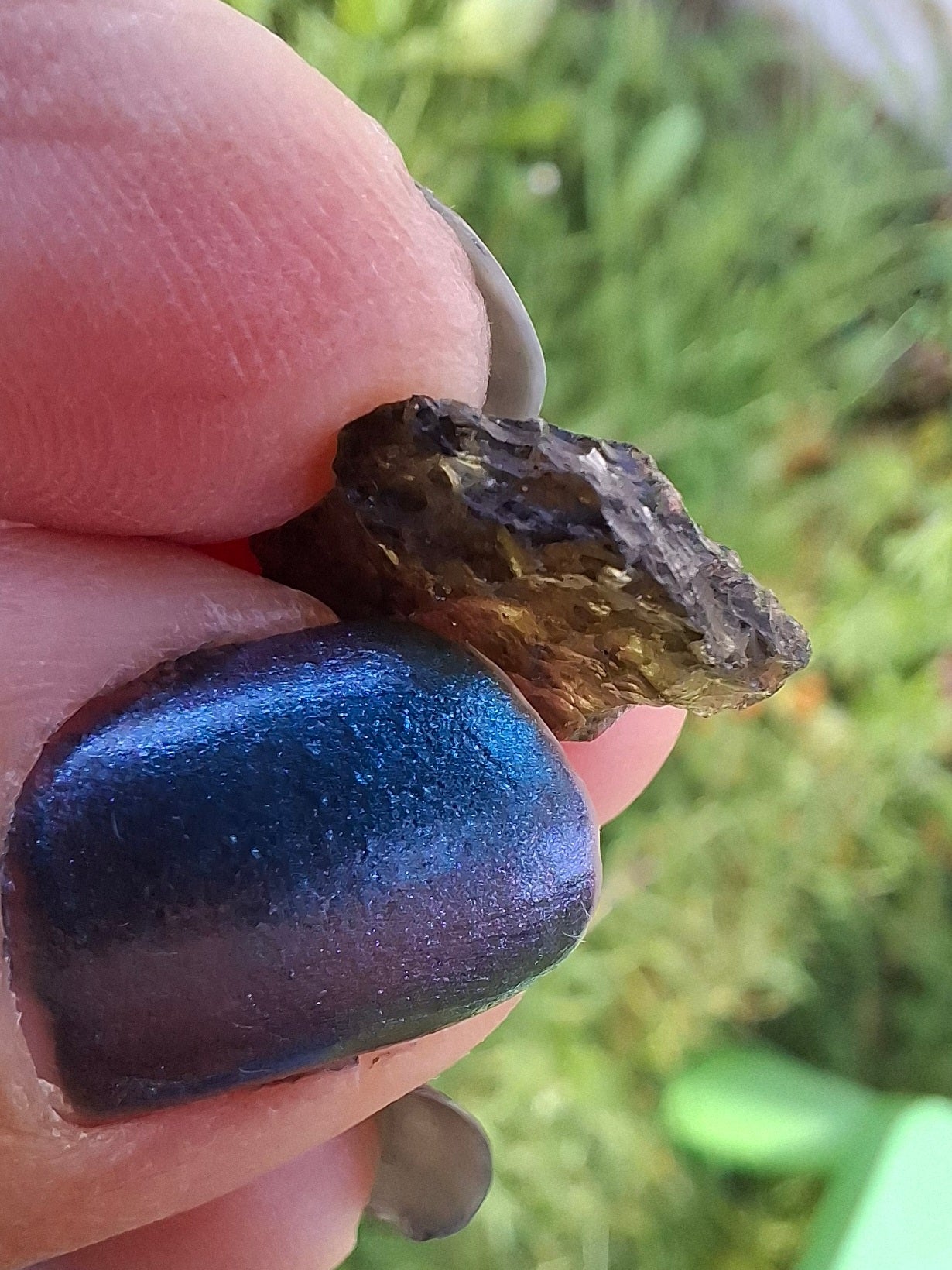 Moldavite Piece, 0.65g, Tektite (Ref: 1382)