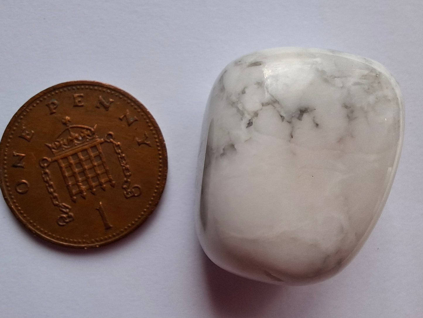 Howlite, Tumble Stone, Crystal (Ref: T44)