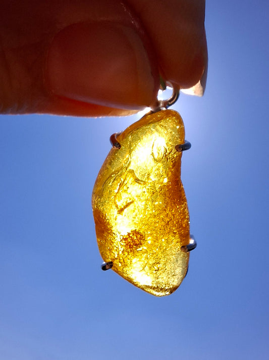 Baltic Amber Pendant, 925 Silver, Fossil (Ref: AP14)