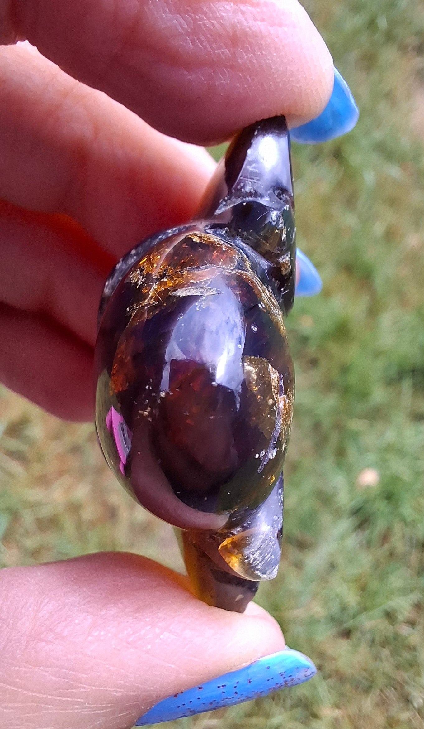 Red Amber Honey Bee Carving, 10.66g, Fossil (Ref: Bee39)