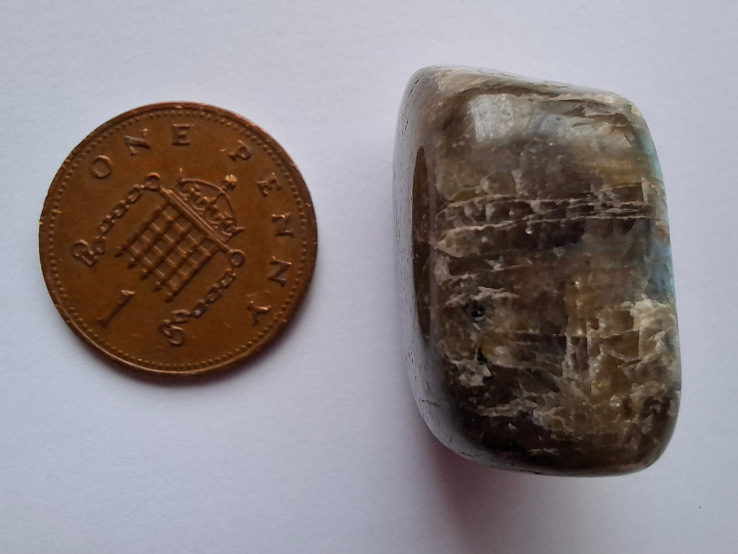 Labradorite, Tumble Stone, Crystal (Ref: T211)