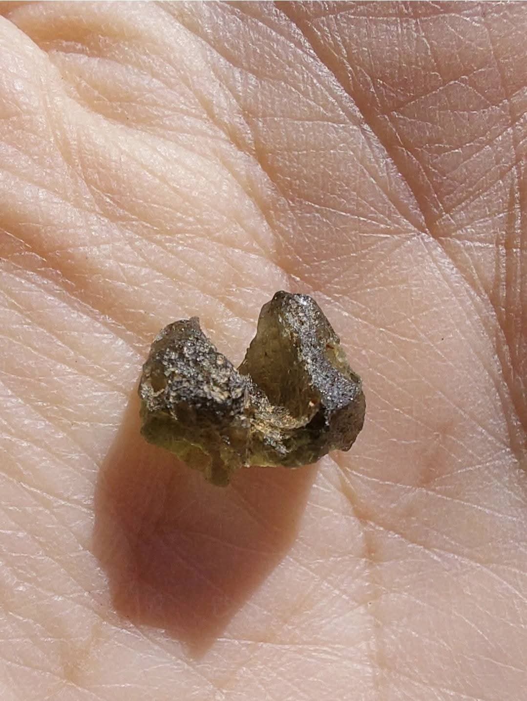 Moldavite Piece, 0.64g, Tektite (Ref: 1149)
