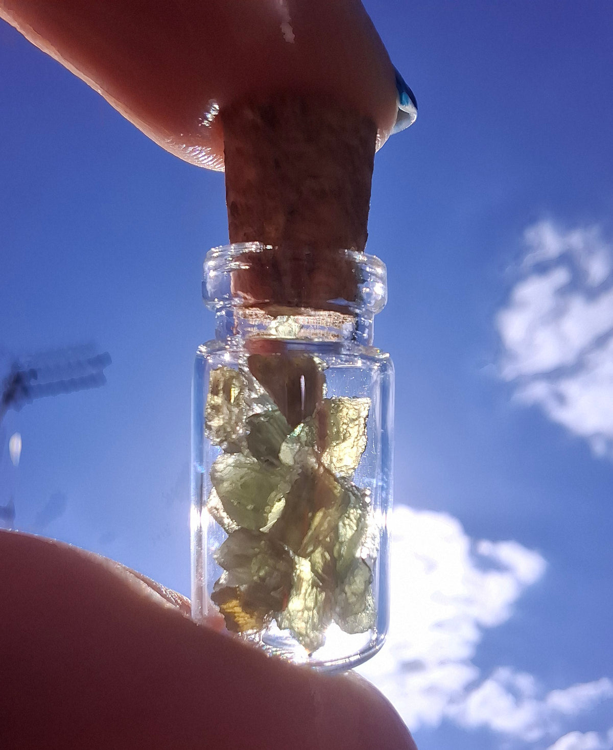 Moldavite Chips (1.00g) in 1ml Bottle, Tektite (Ref: B30)