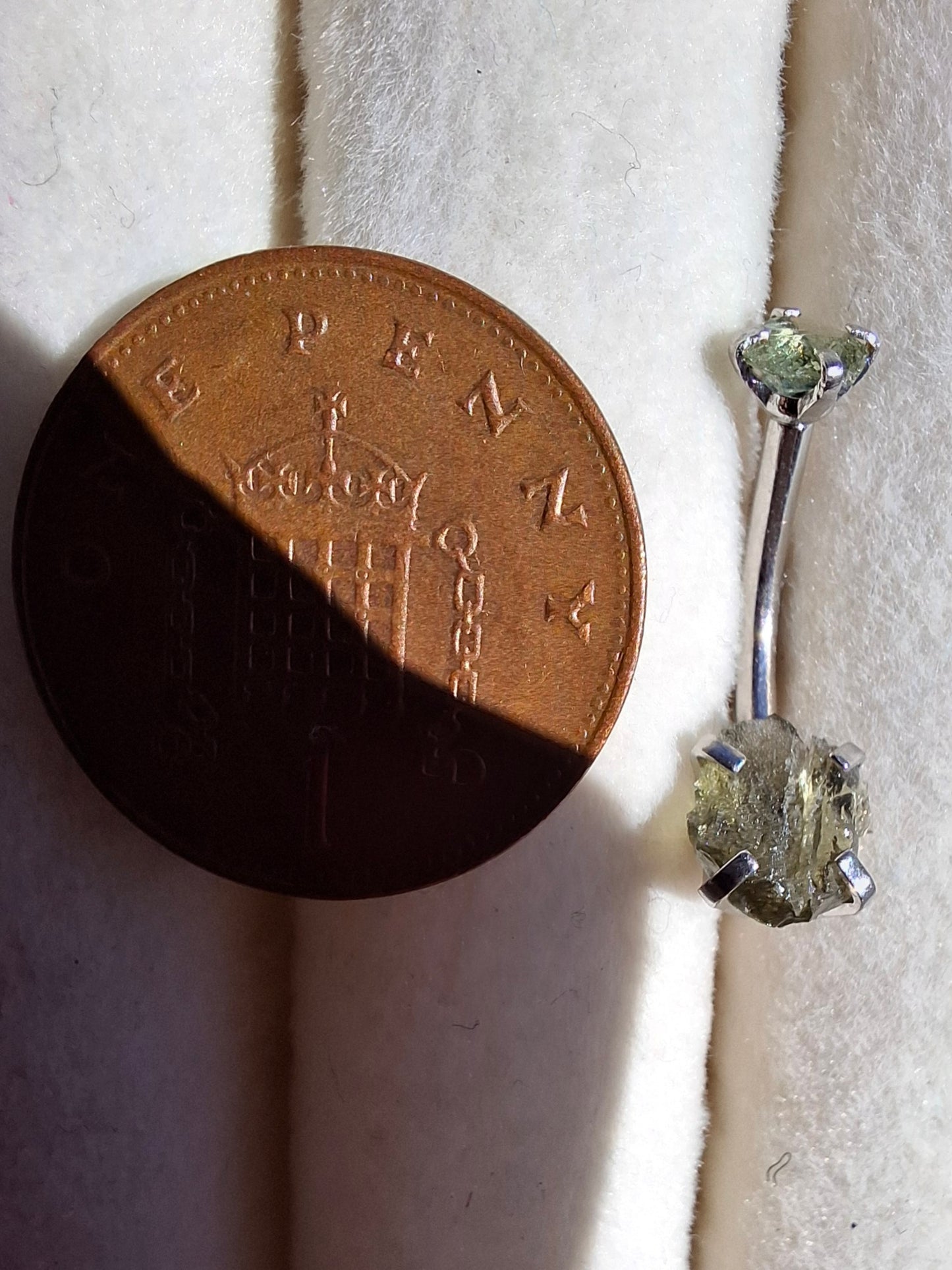 Moldavite (raw) BELLY BAR, 14G, Surgical Steel, Tektite (Ref: BB1)