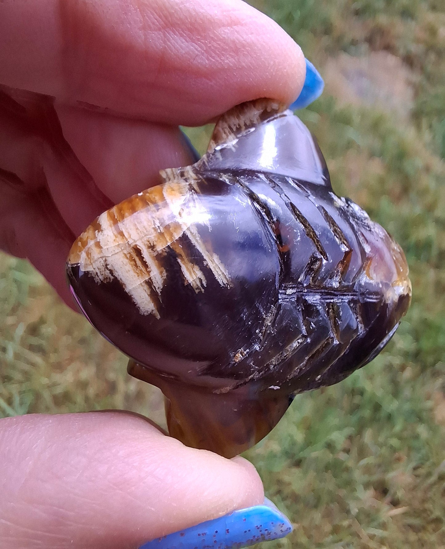 Red Amber Honey Bee Carving, 7.47g, Fossil (Ref: Bee37)