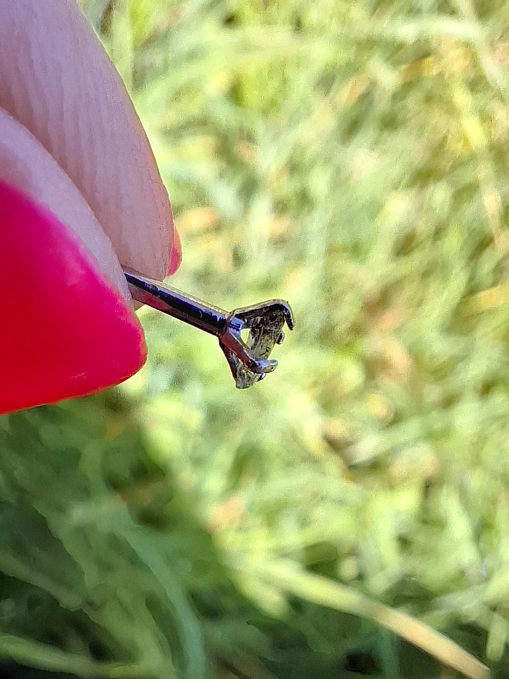 Moldavite (raw) NOSE STUD, 18G, L Shape, Surgical steel, Tektite (Ref: N9)