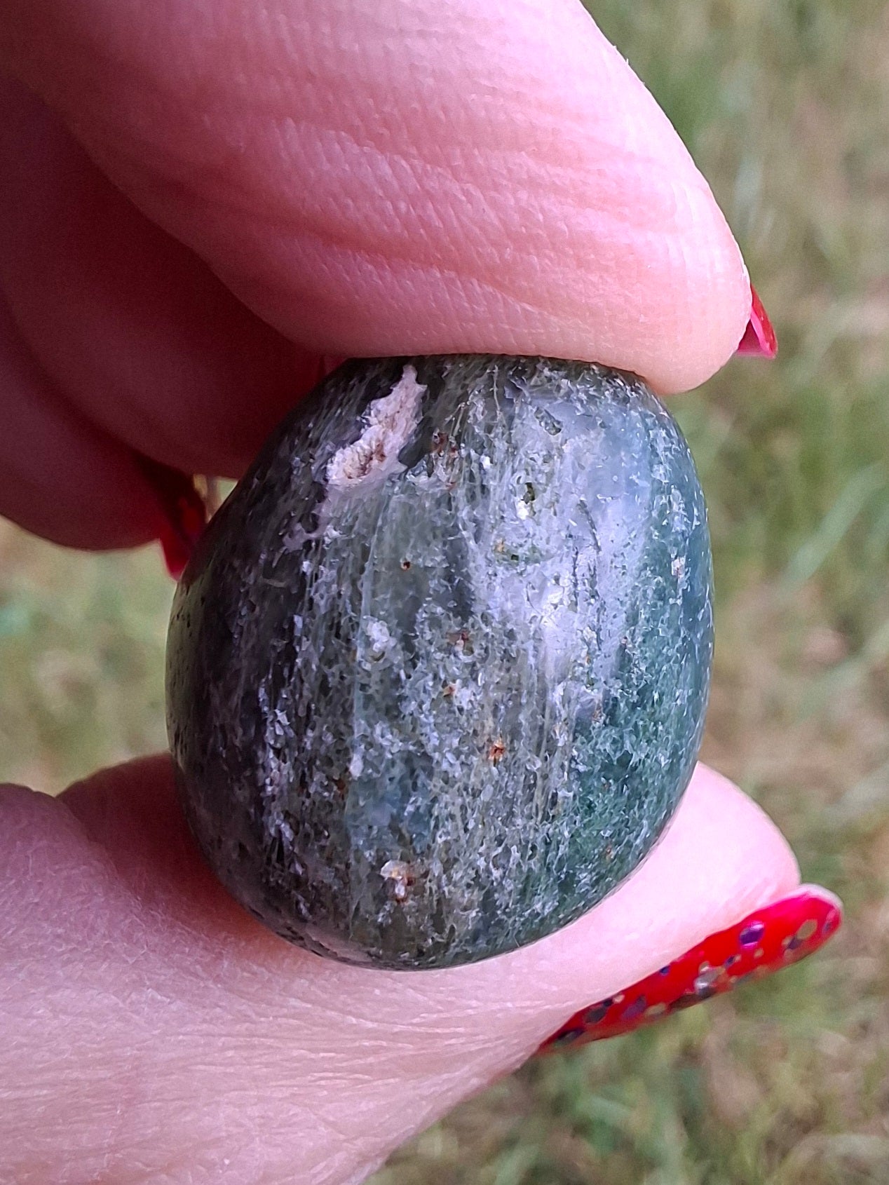 Green Moss Agate, Tumble Stone, Crystal (Ref: T167)