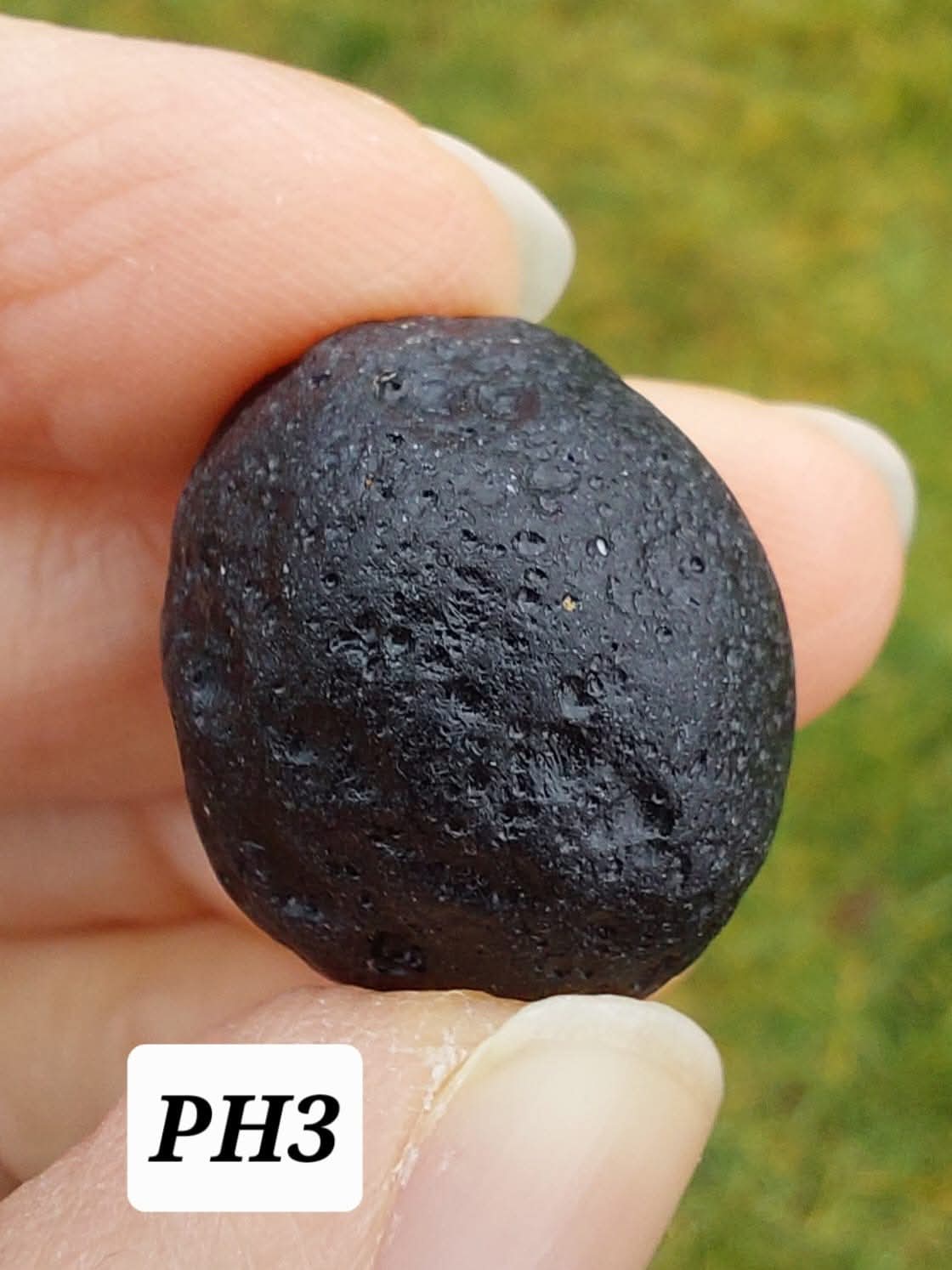 Philippinite (Rizalite), 9.75g, Tektite