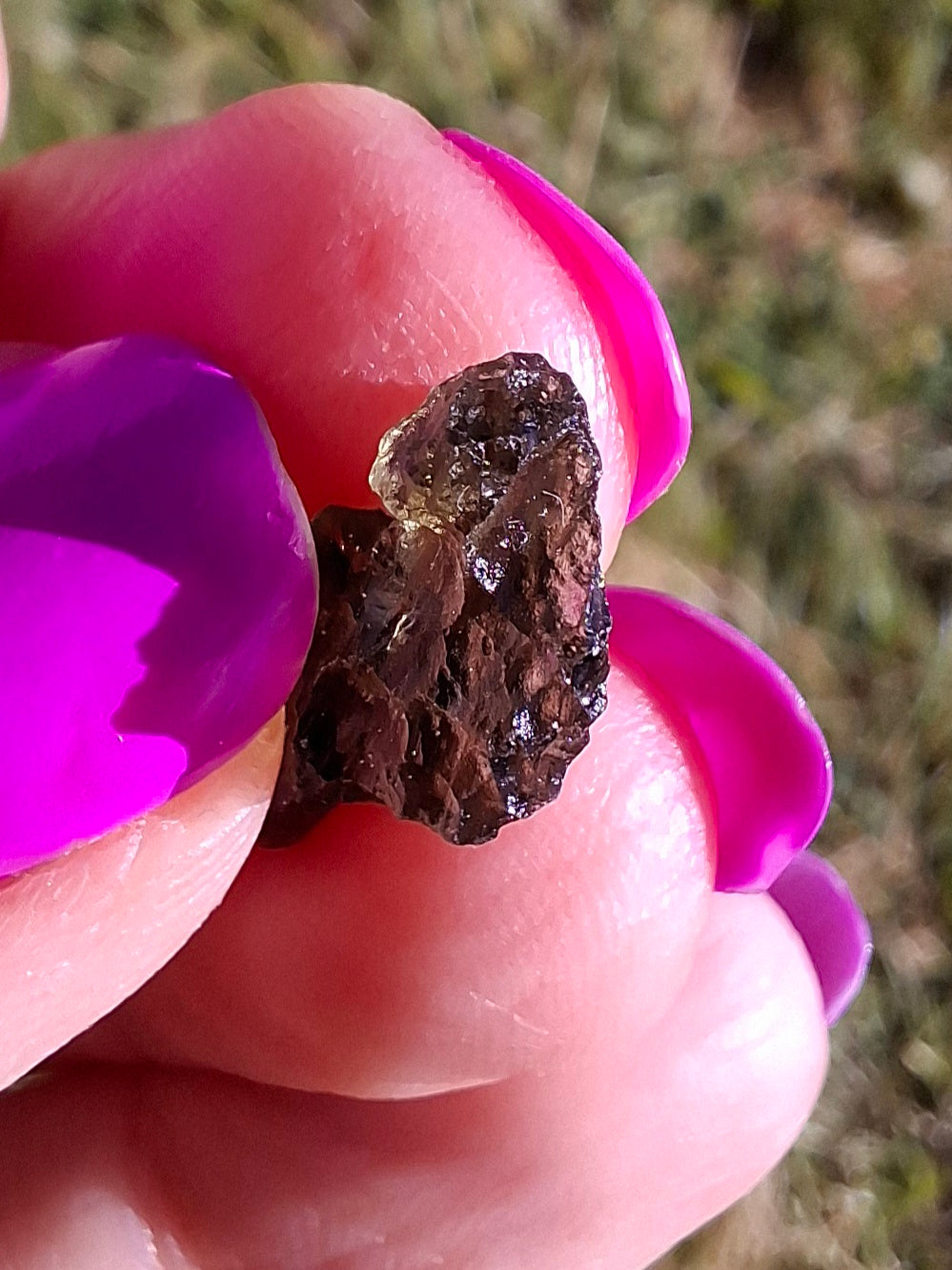 Moldavite Piece, 0.61g, Tektite (Ref: 1457)