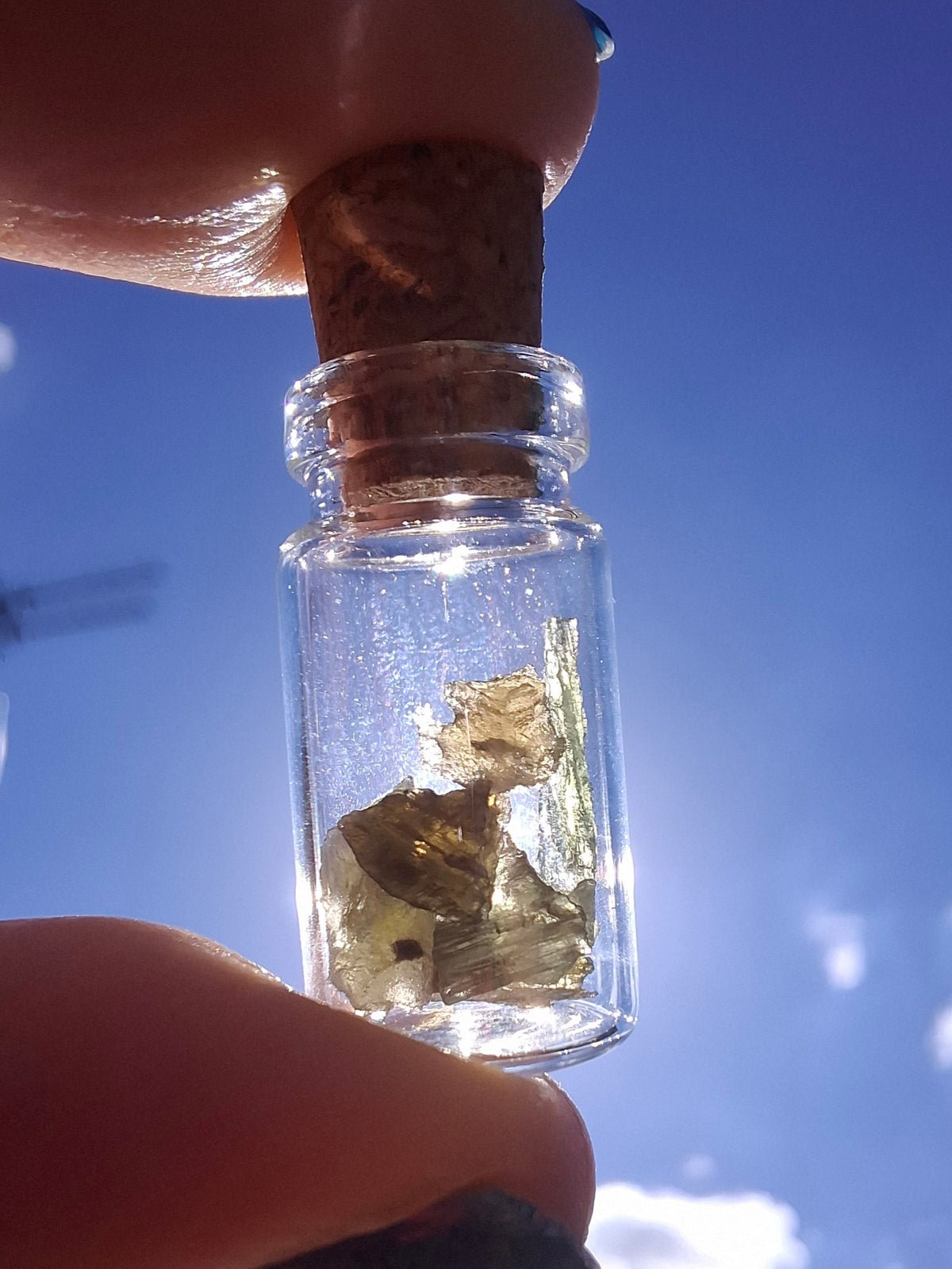 Moldavite Chips (0.50g) in 1ml Bottle, Tektite (Ref: B27)
