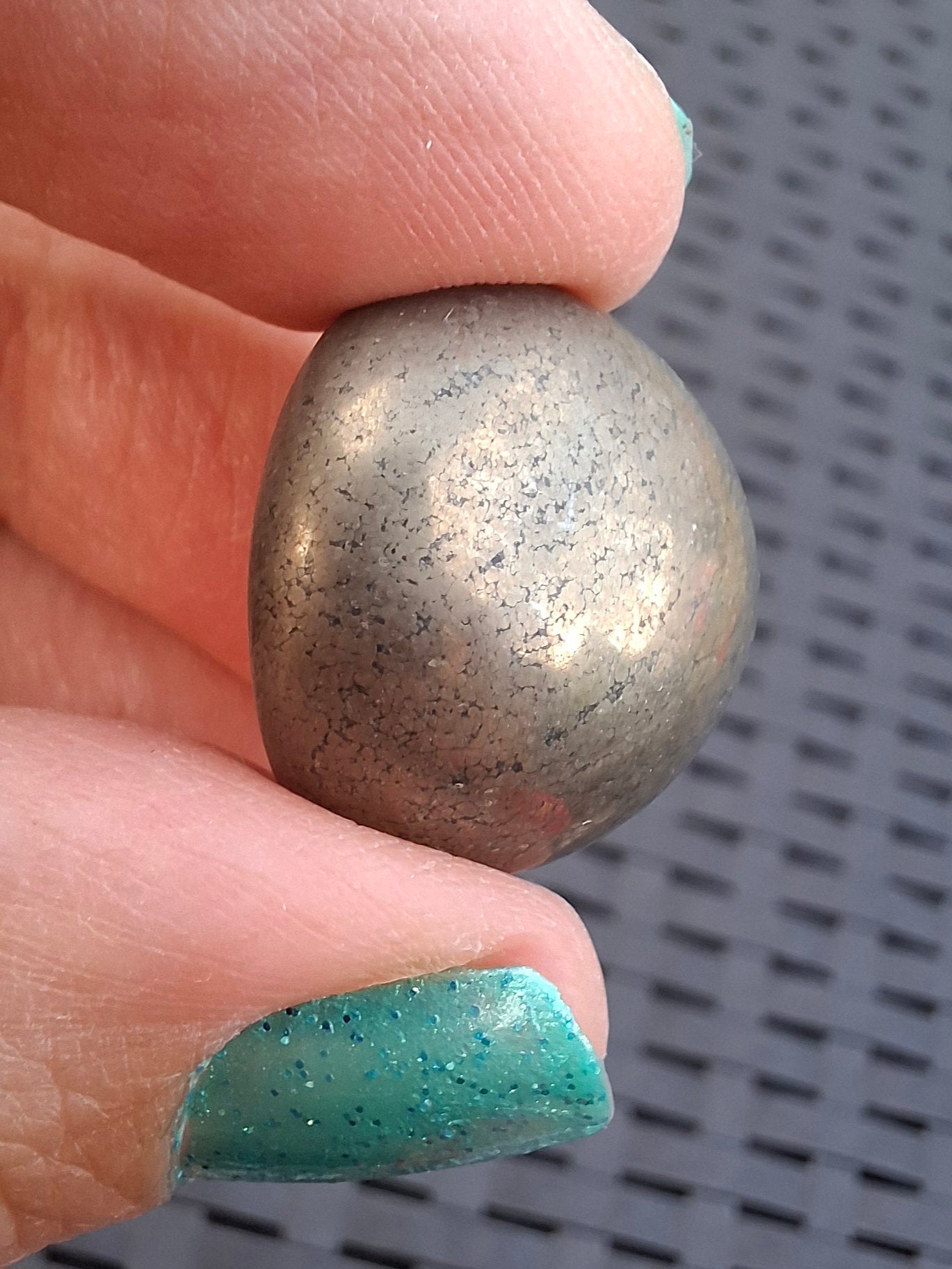 Apache Gold Tumble Stone, Crystal (Ref: T226)