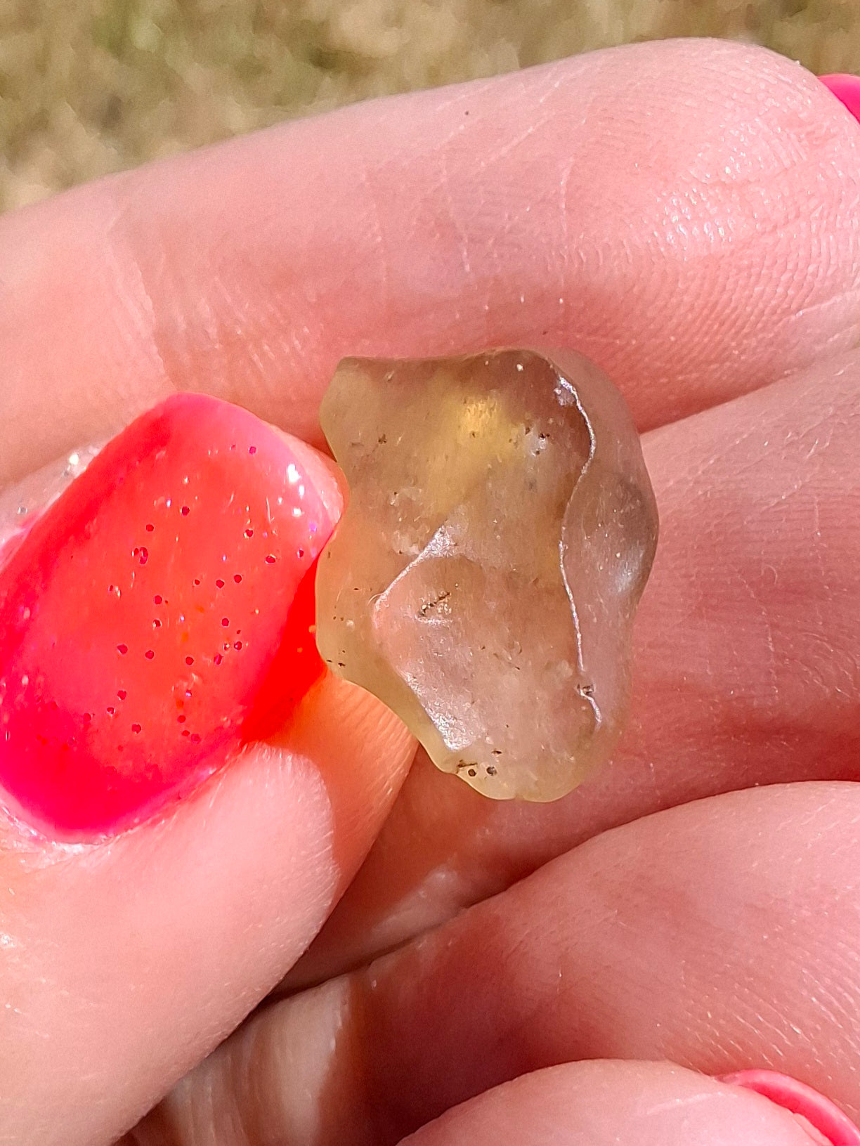 Libyan Desert Glass (darker) Piece, 0.95g, Tektite (Ref: L1363)