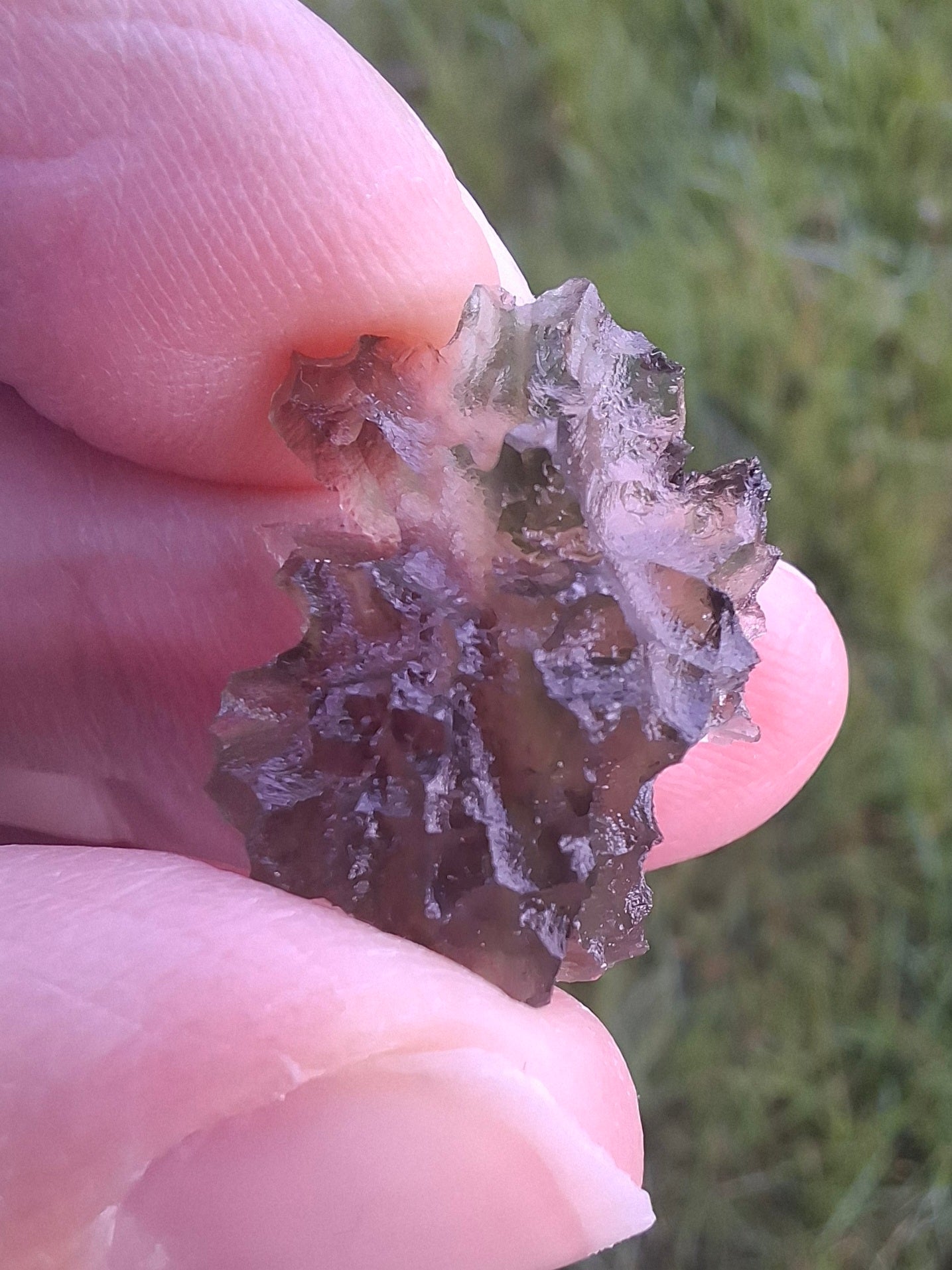 Moldavite Piece, JEZKOVNA BESEDNICE, 1.95g, Tektite (Ref: 1260)