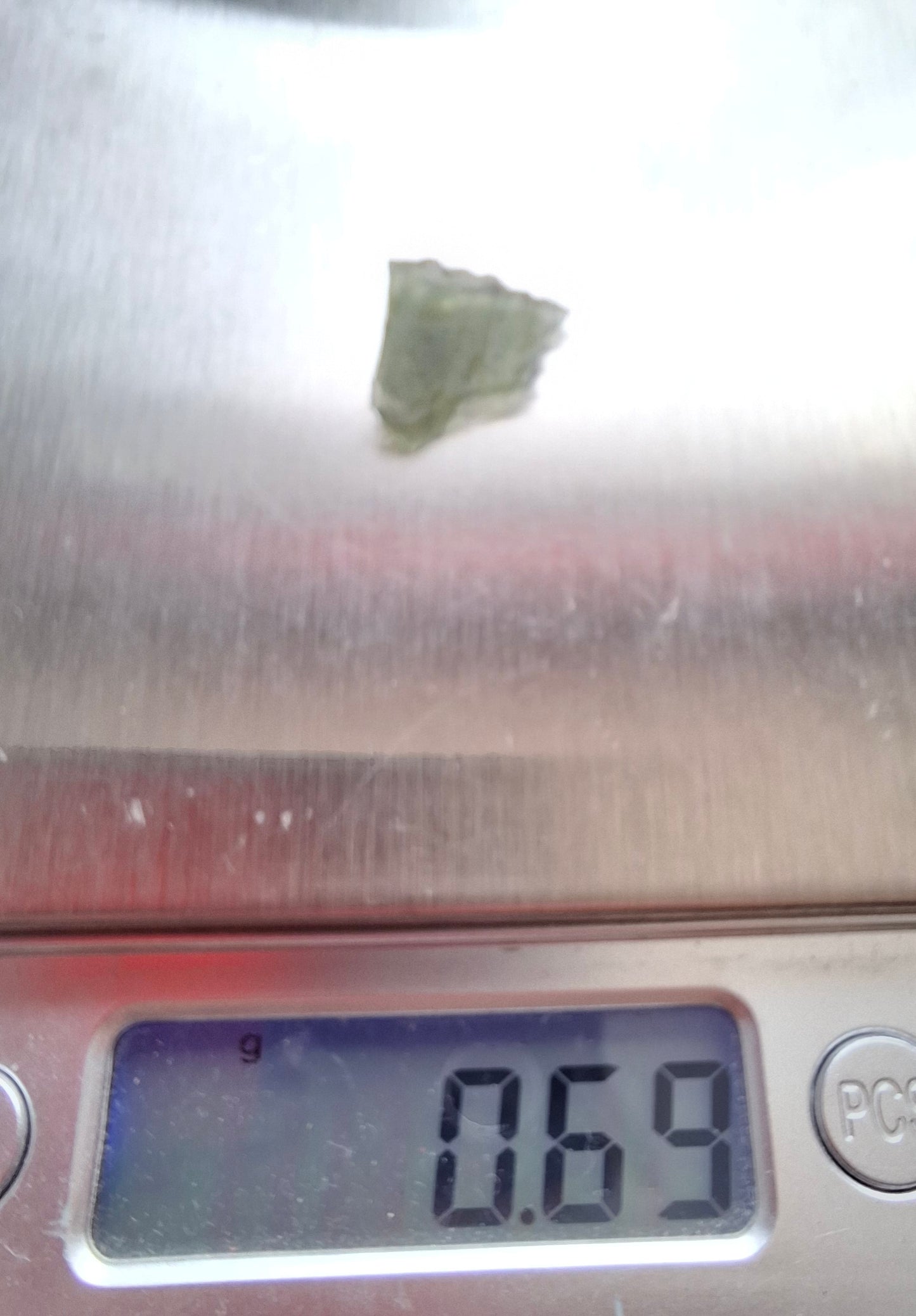Moldavite Piece, 0.69g, Tektite (Ref: 1405)
