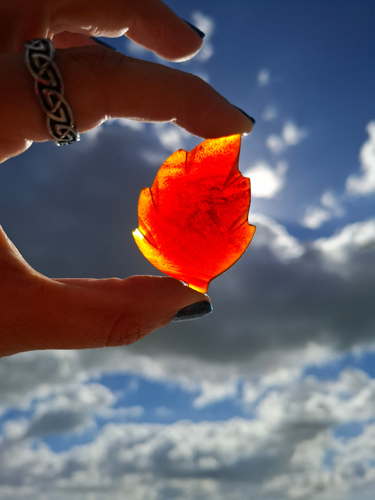 Red Amber Leaf Carving, 7.69g, Fossil (Ref: Leaf5)