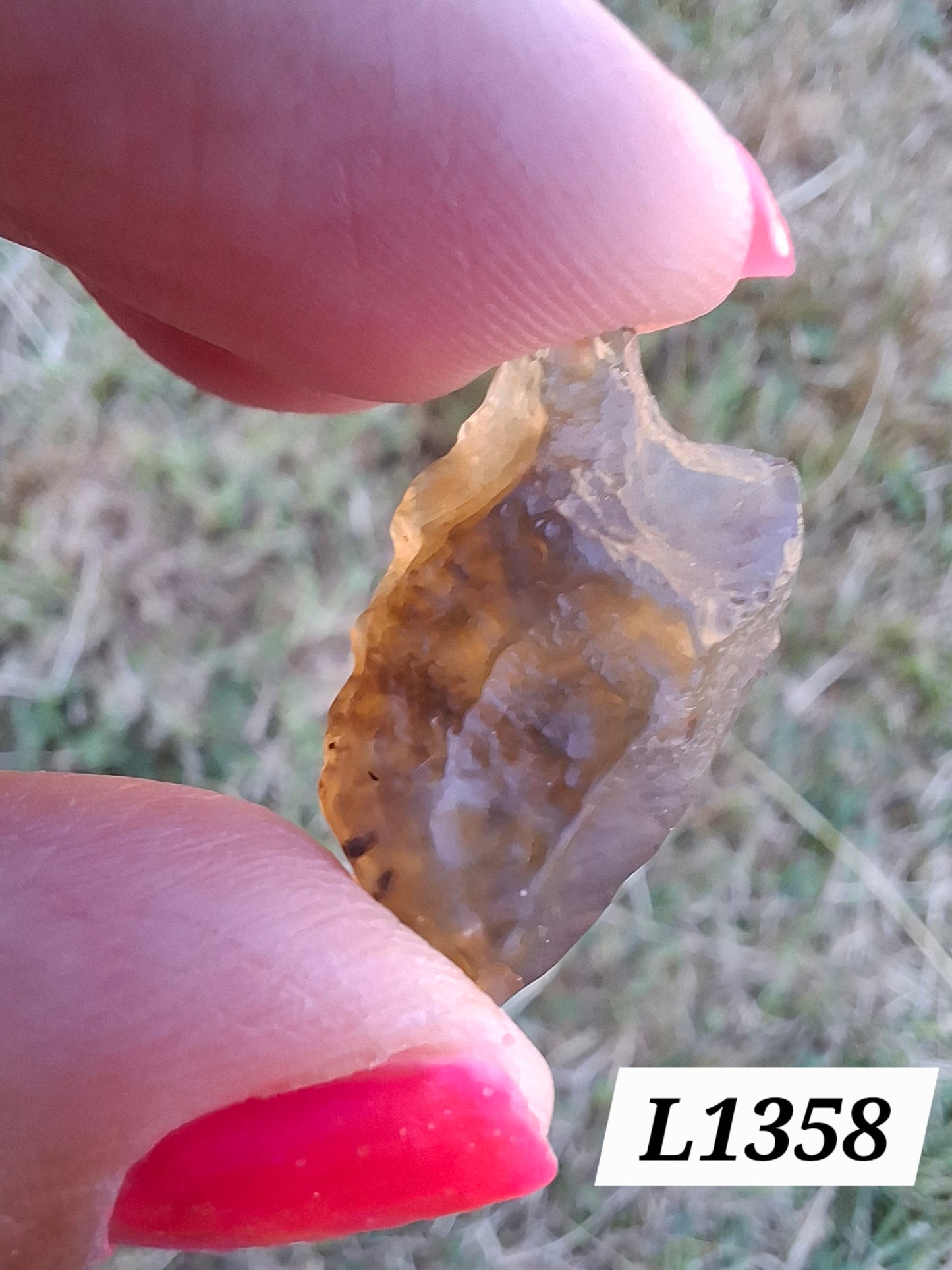 Libyan Desert Glass (darker) piece, 2.88g, Tektite (Ref: L1358)