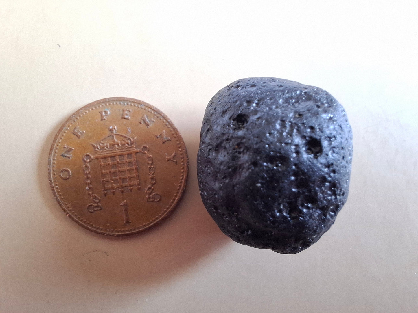 Philippinite (Rizalite), 9.75g, Tektite