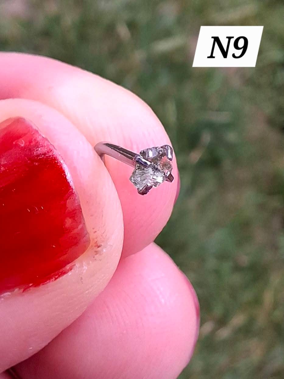 Moldavite (raw) NOSE STUD, 18G, L Shape, Surgical steel, Tektite (Ref: N9)