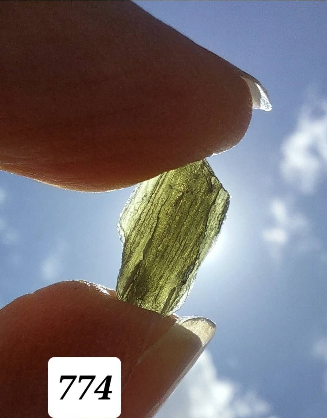 Moldavite Piece, 0.70g, Tektite (Ref: 774)