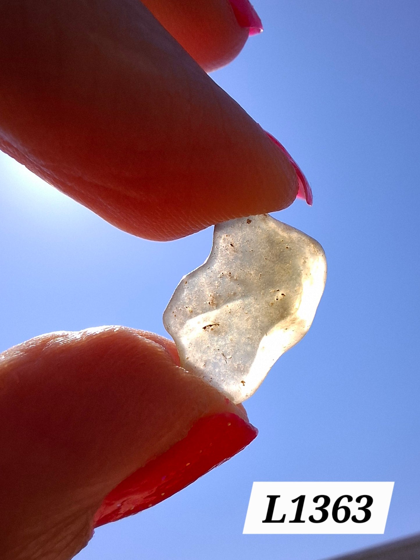 Libyan Desert Glass (darker) Piece, 0.95g, Tektite (Ref: L1363)