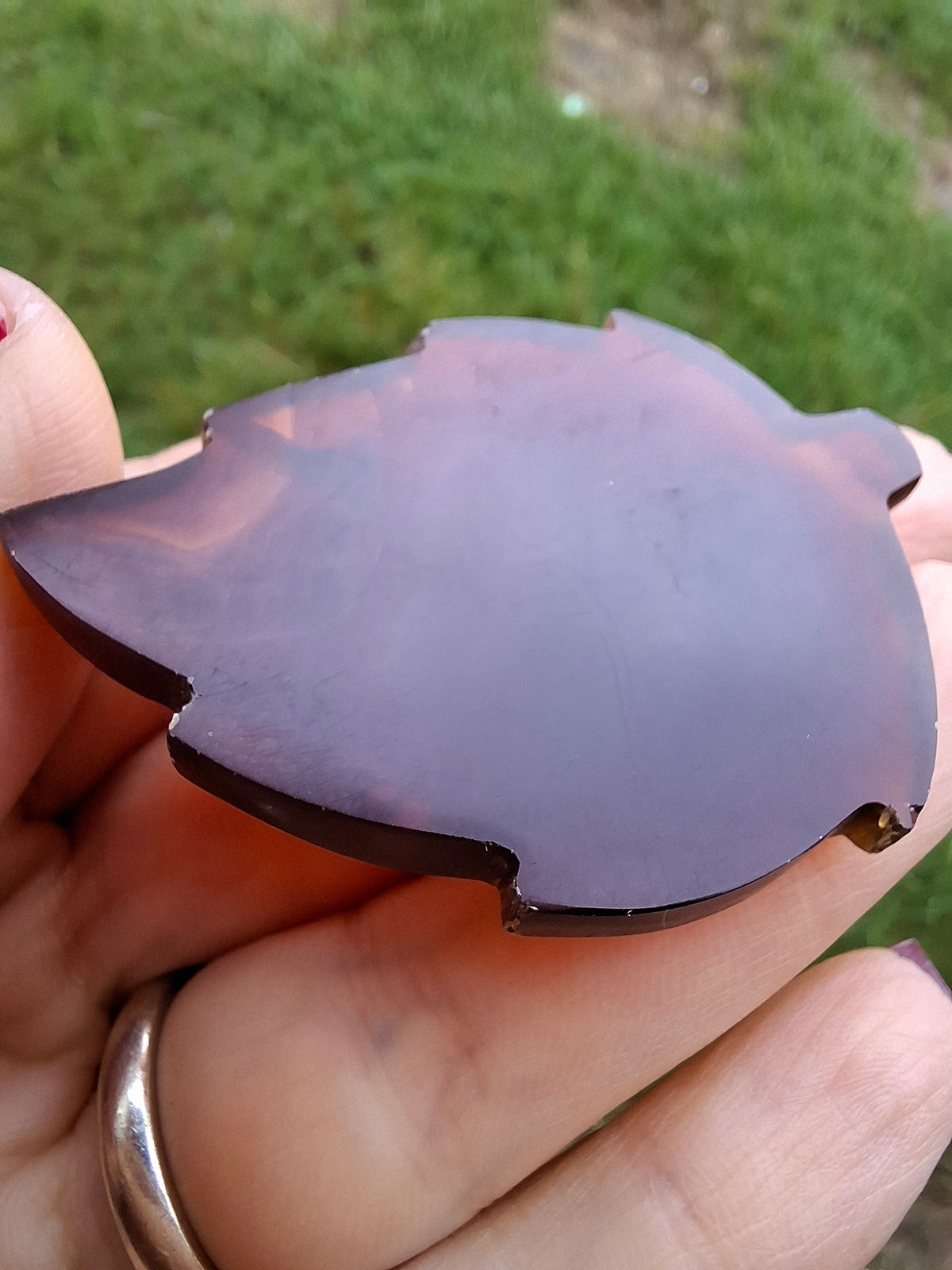 Red Amber Leaf Carving, 7.69g, Fossil (Ref: Leaf10)