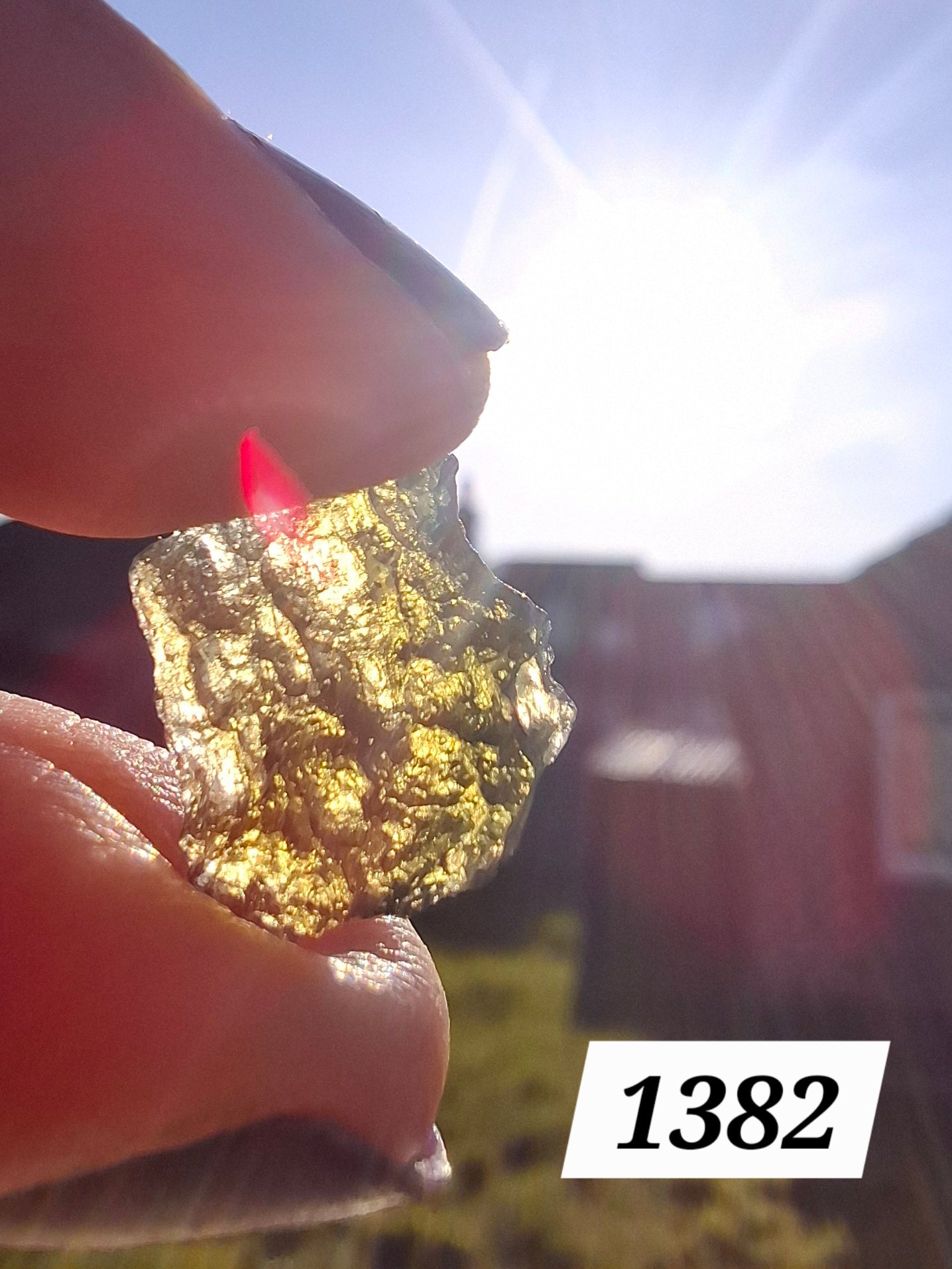 Moldavite Piece, 0.65g, Tektite (Ref: 1382)