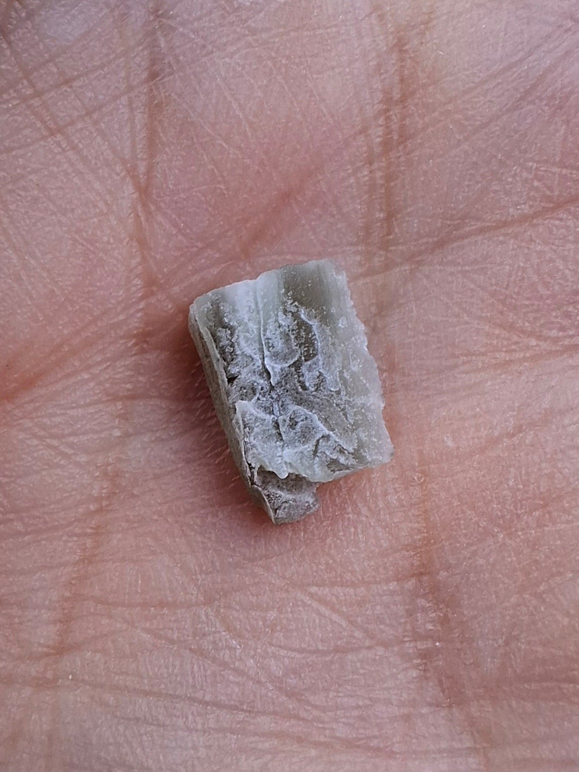 Moldavite tiny piece, SNOWFLAKE, FROSTED, BRUSNA, 0.18g, Tektite (Ref: 1496)