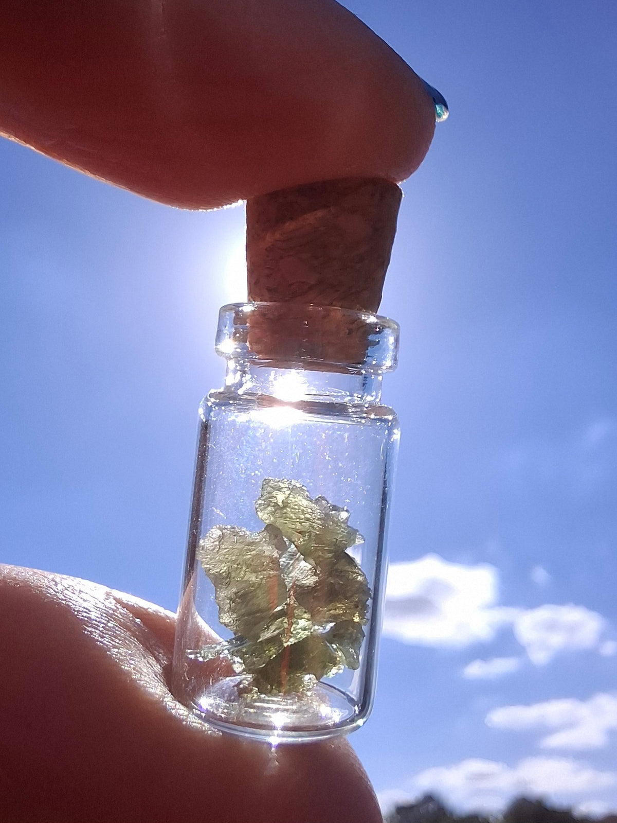 Moldavite Chips (0.50g) in 1ml Bottle, Tektite (Ref: B24)
