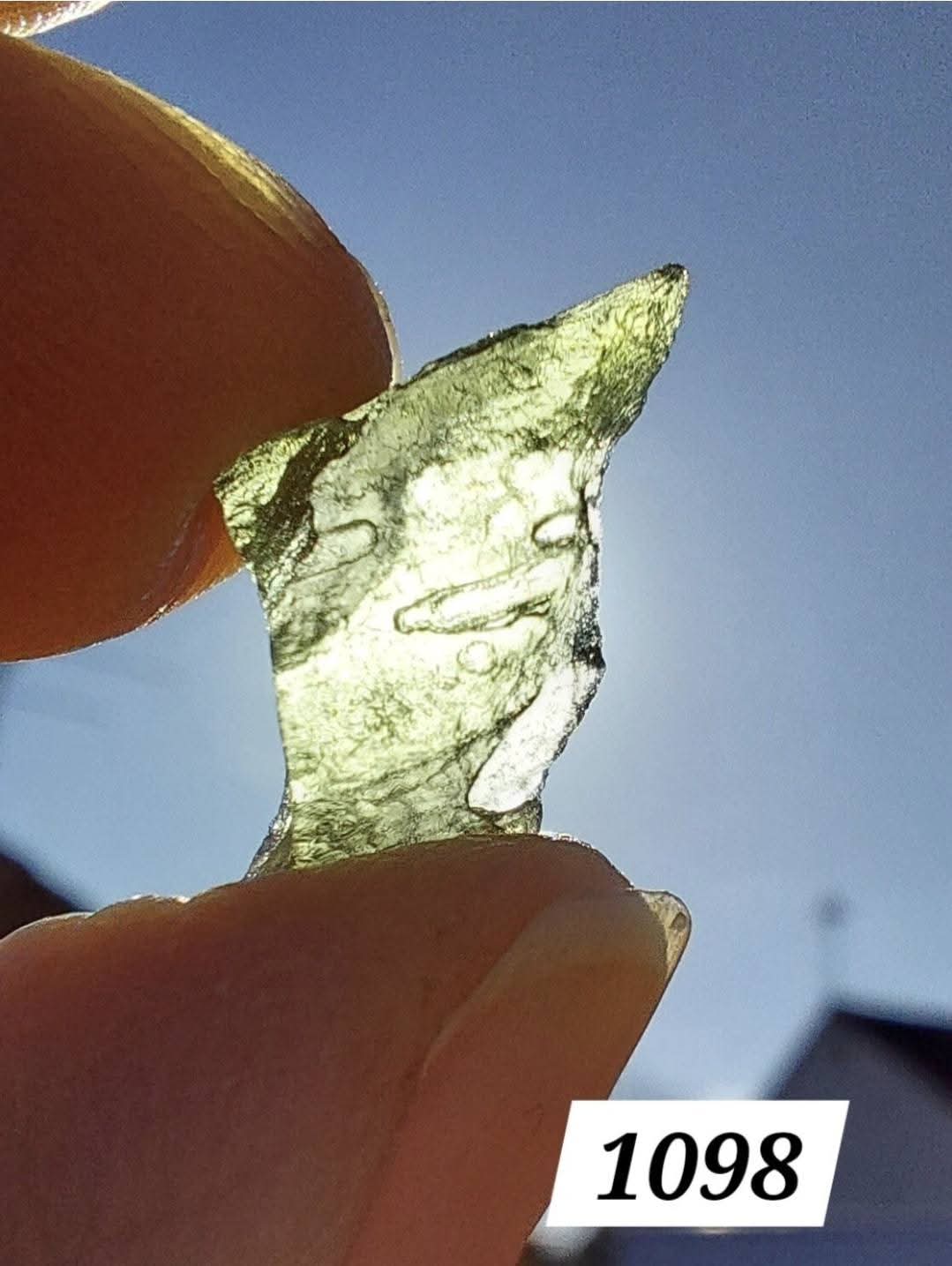 Moldavite Piece, 0.63g, Tektite (Ref: 1098)