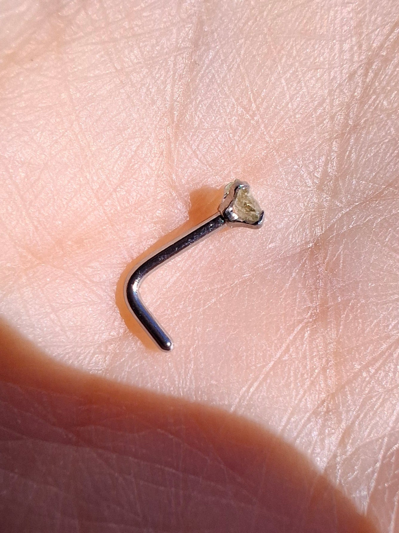 Moldavite (raw) NOSE STUD, 18G, L Shape, Surgical steel, Tektite (Ref: N10)