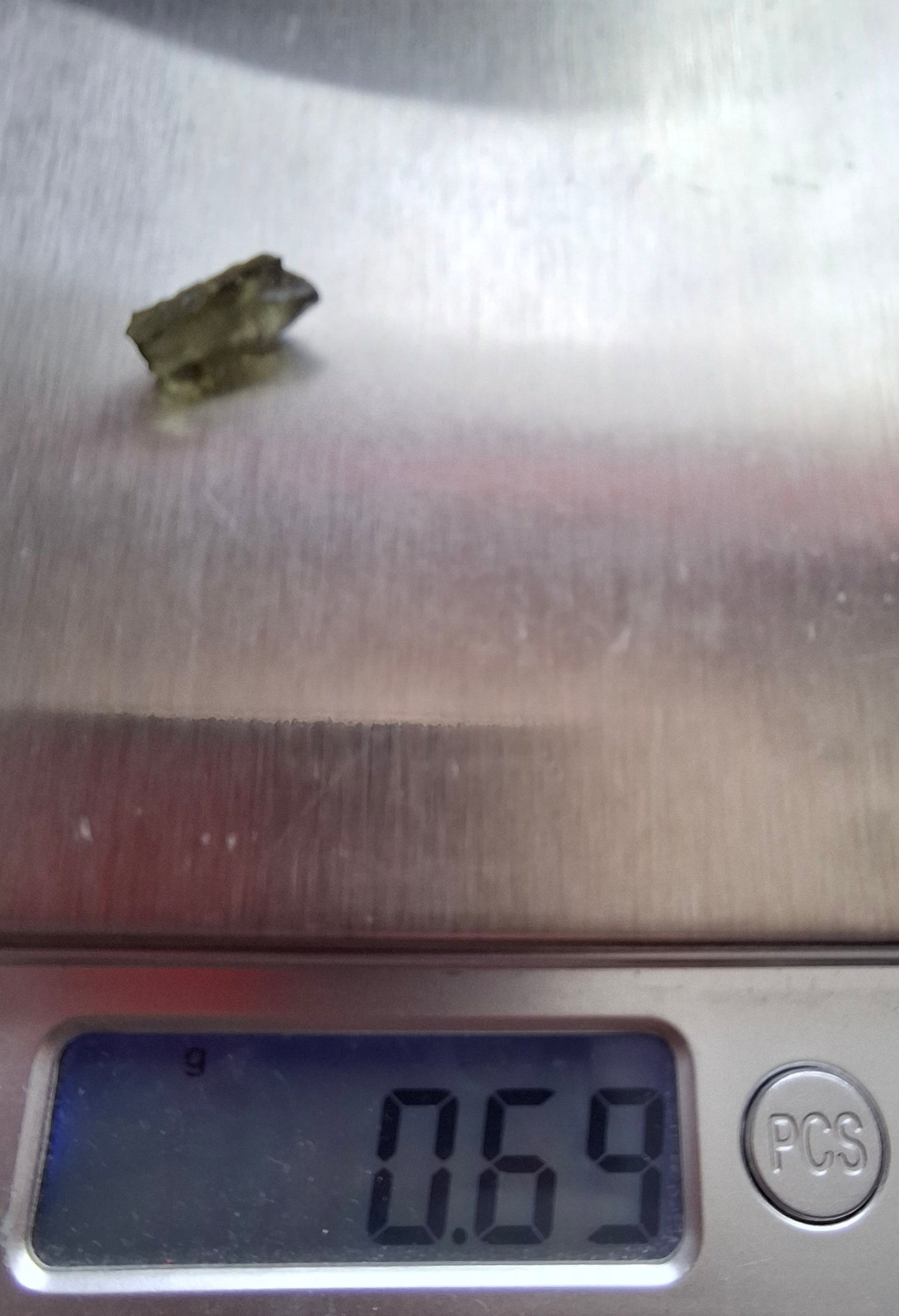 Moldavite Piece, 0.69g, Tektite (Ref: 1384)