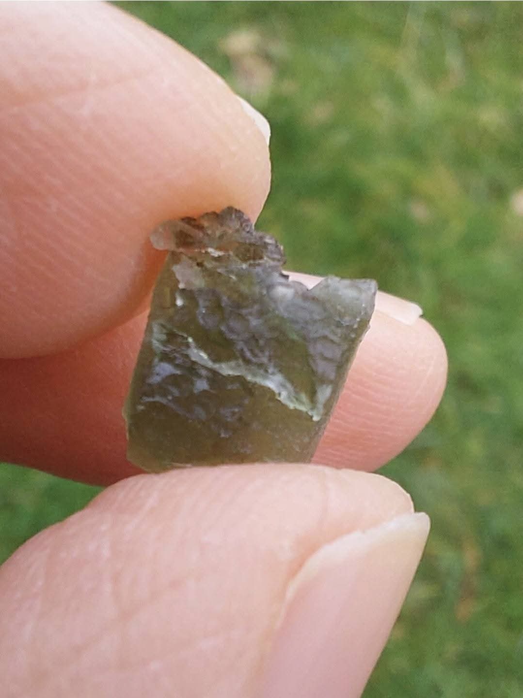 Moldavite Piece, 0.63g, Tektite (Ref: 1032)
