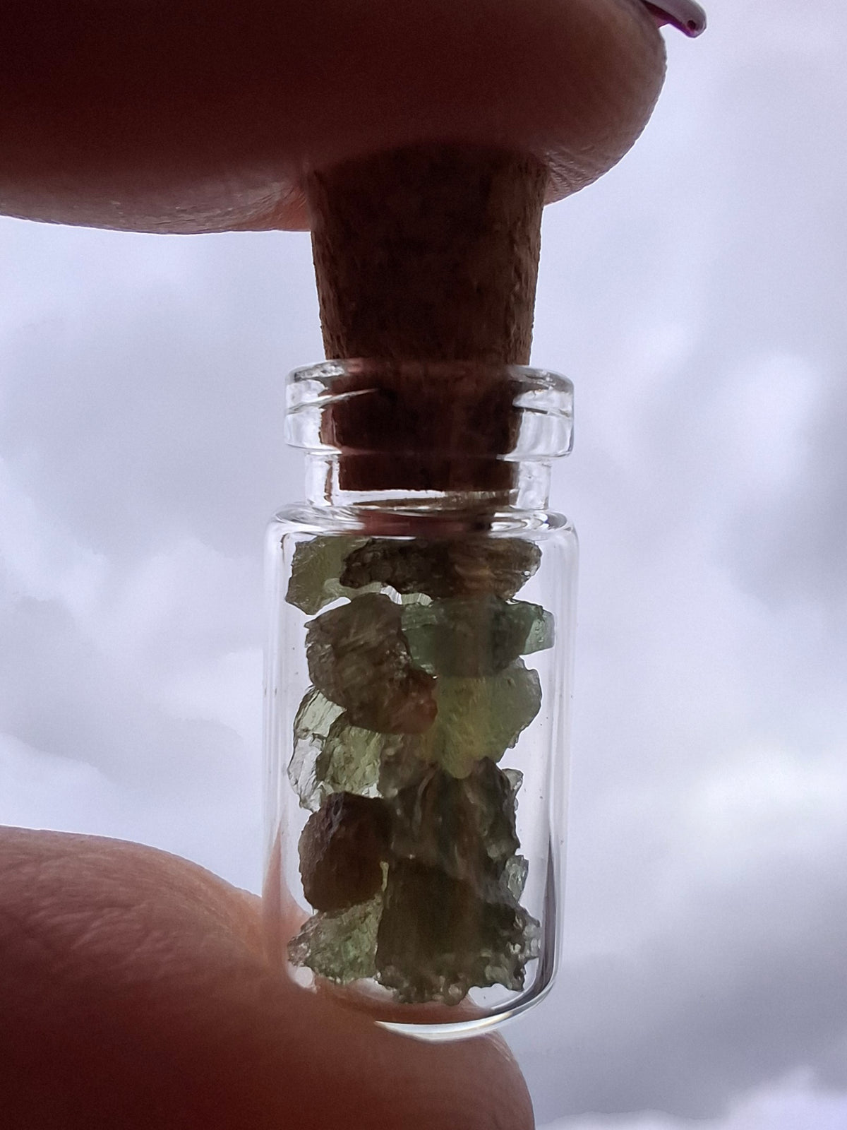 Moldavite Chips (1.00g) in 1ml Bottle, Tektite (Ref: B32)