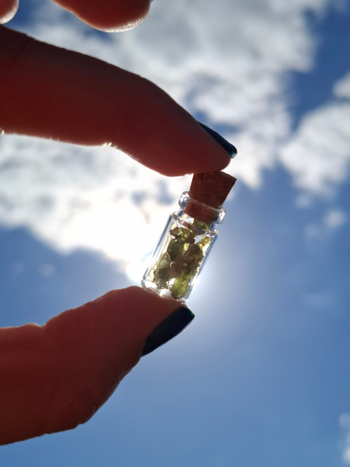 Moldavite Chips (1.00g) in 1ml Bottle, Tektite (Ref: B33)