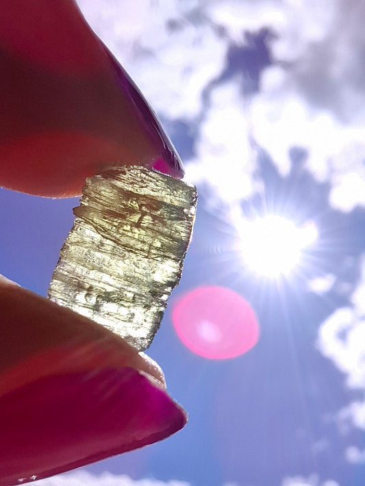 Moldavite Piece, 0.72g, Tektite (Ref: 1438)