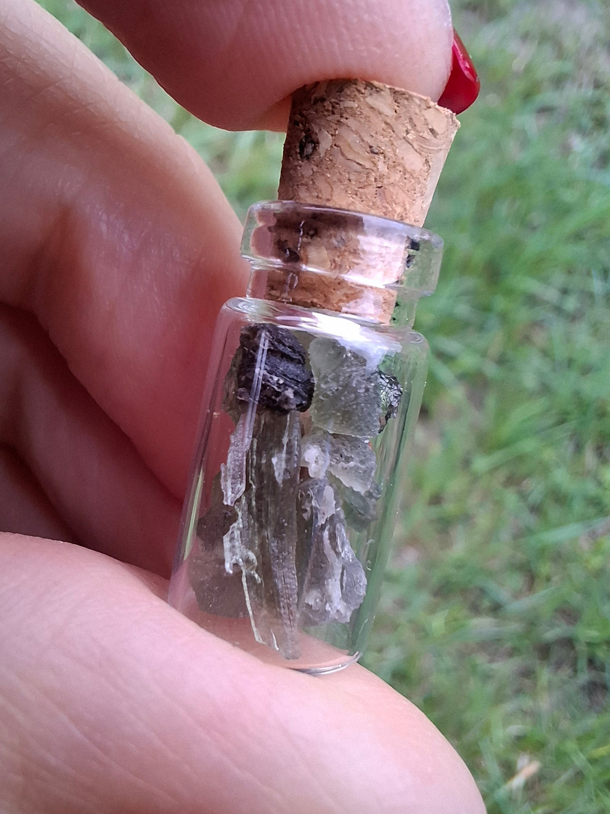Moldavite Chips (1.00g) in 1ml Bottle, Tektite (Ref: B35)
