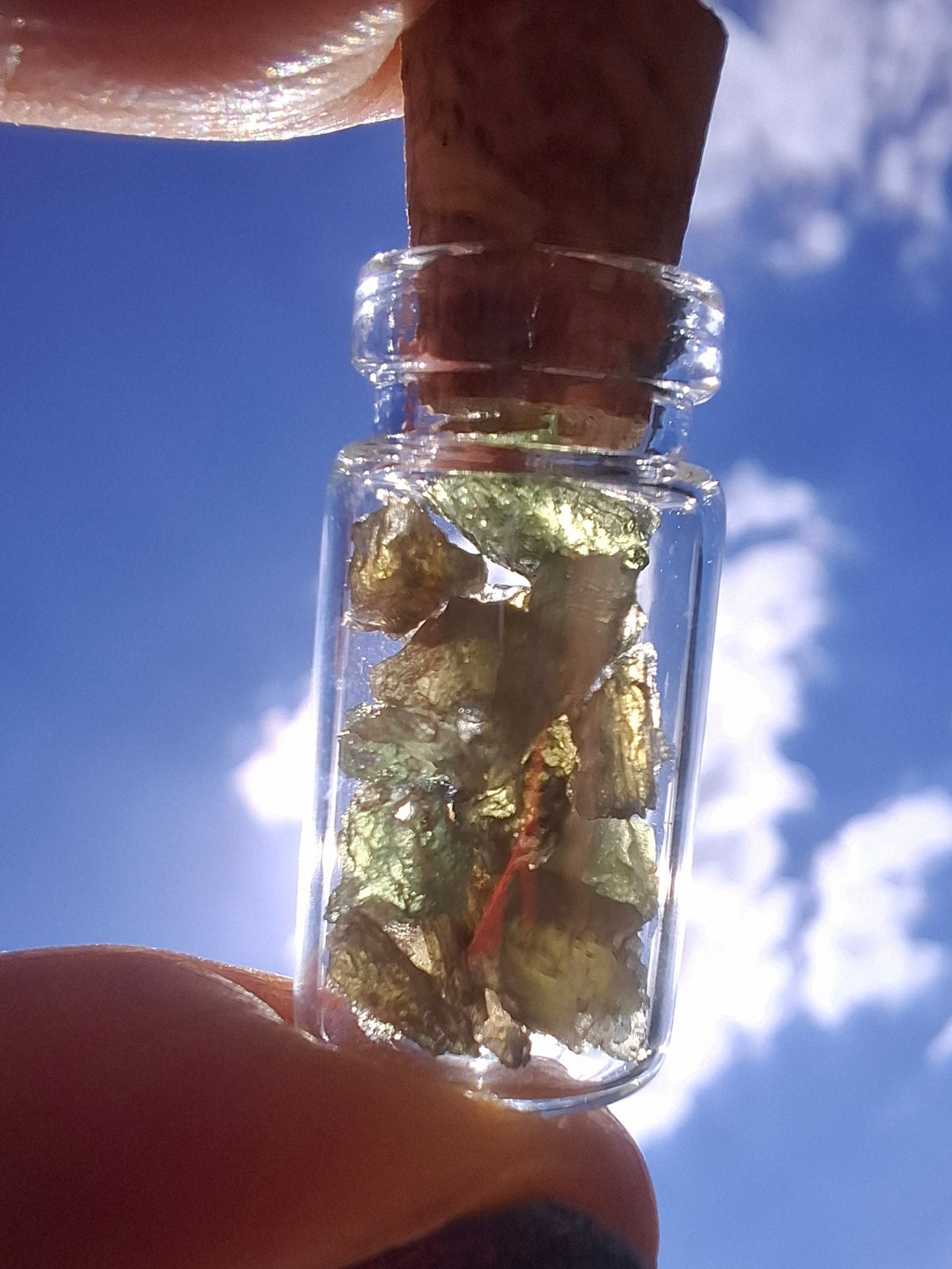 Moldavite Chips (1.00g) in 1ml Bottle, Tektite (Ref: B31)