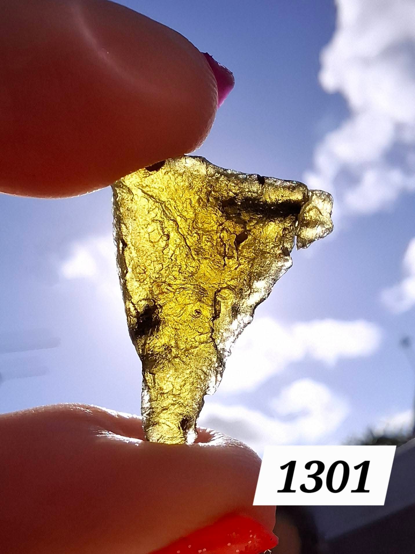 Moldavite Piece, 2.28g, Tektite (Ref: 1301)