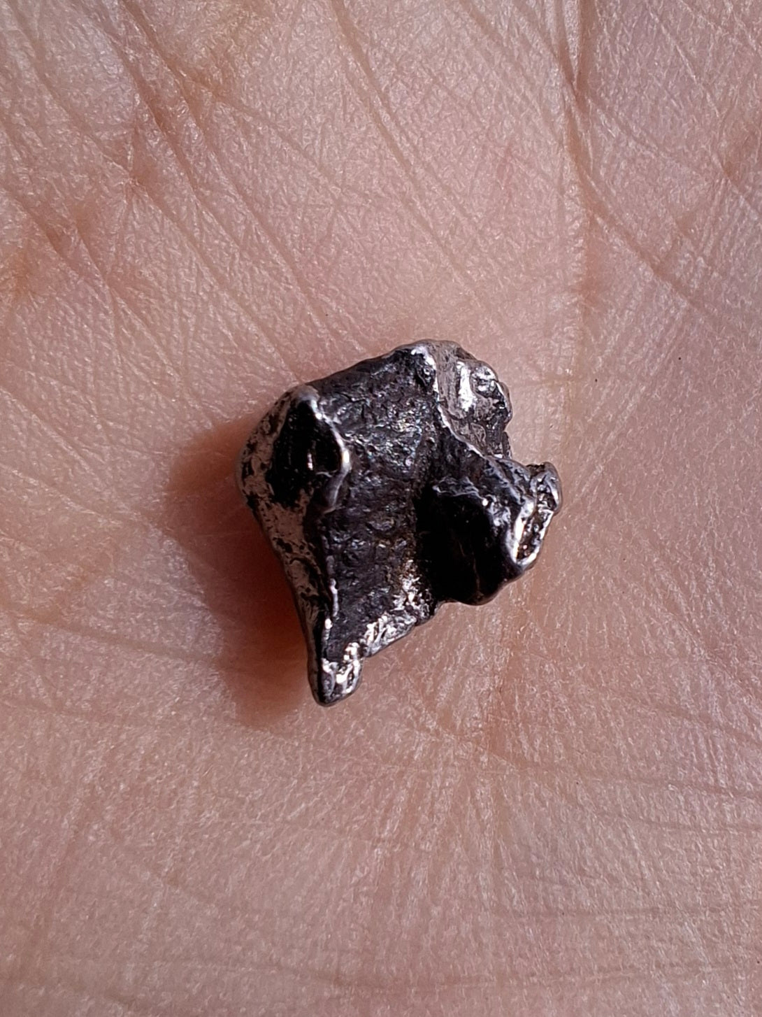 Campo del Cielo, 0.91g, Nickel Iron Meteorite (Ref: C1)