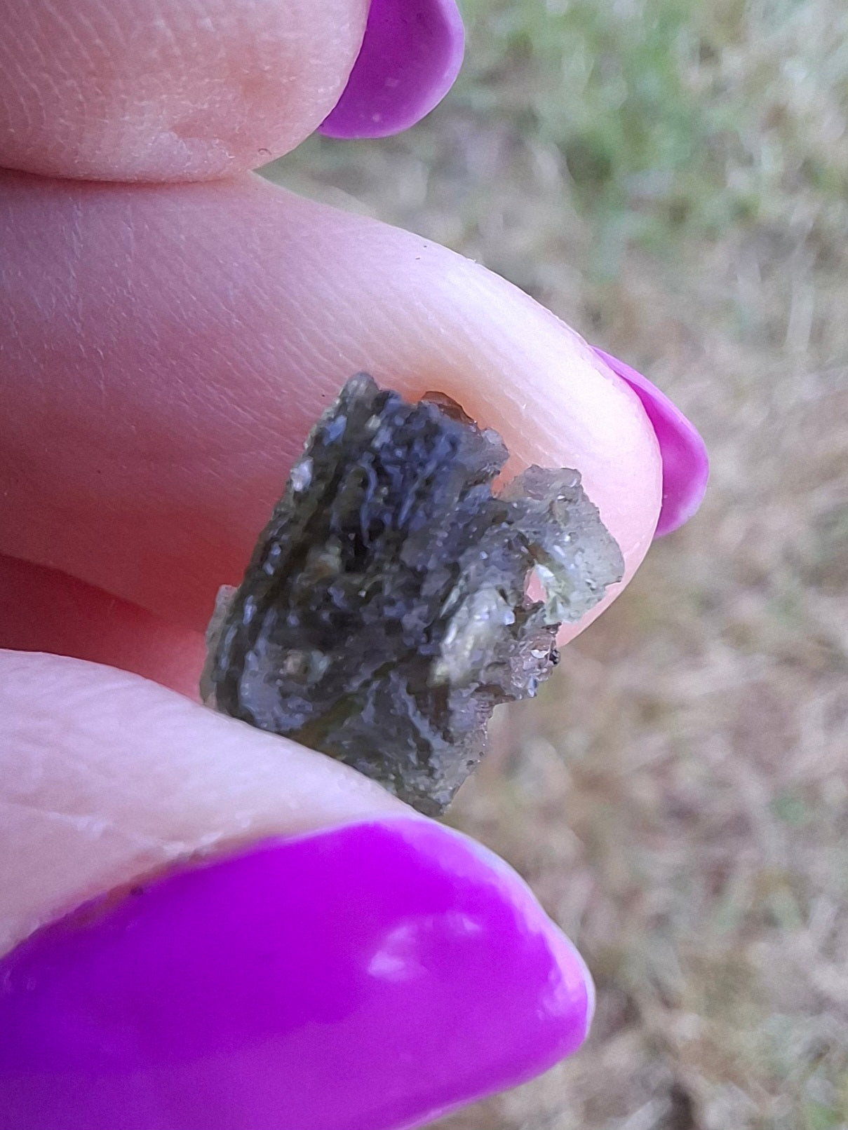 Moldavite Piece, 0.84g, Tektite (Ref: 1445)