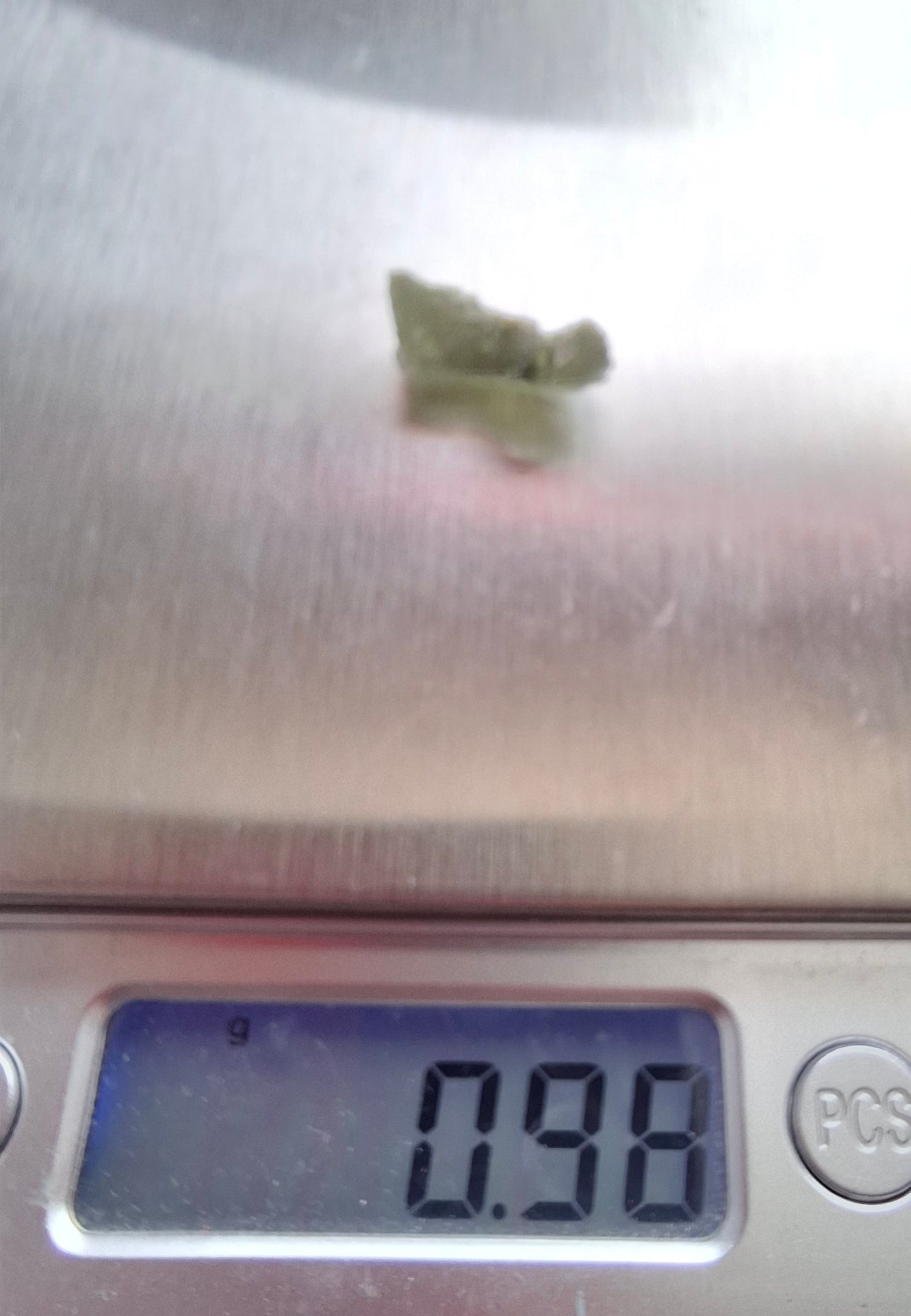 Moldavite Piece, 0.98g, Tektite (Ref: 1380)