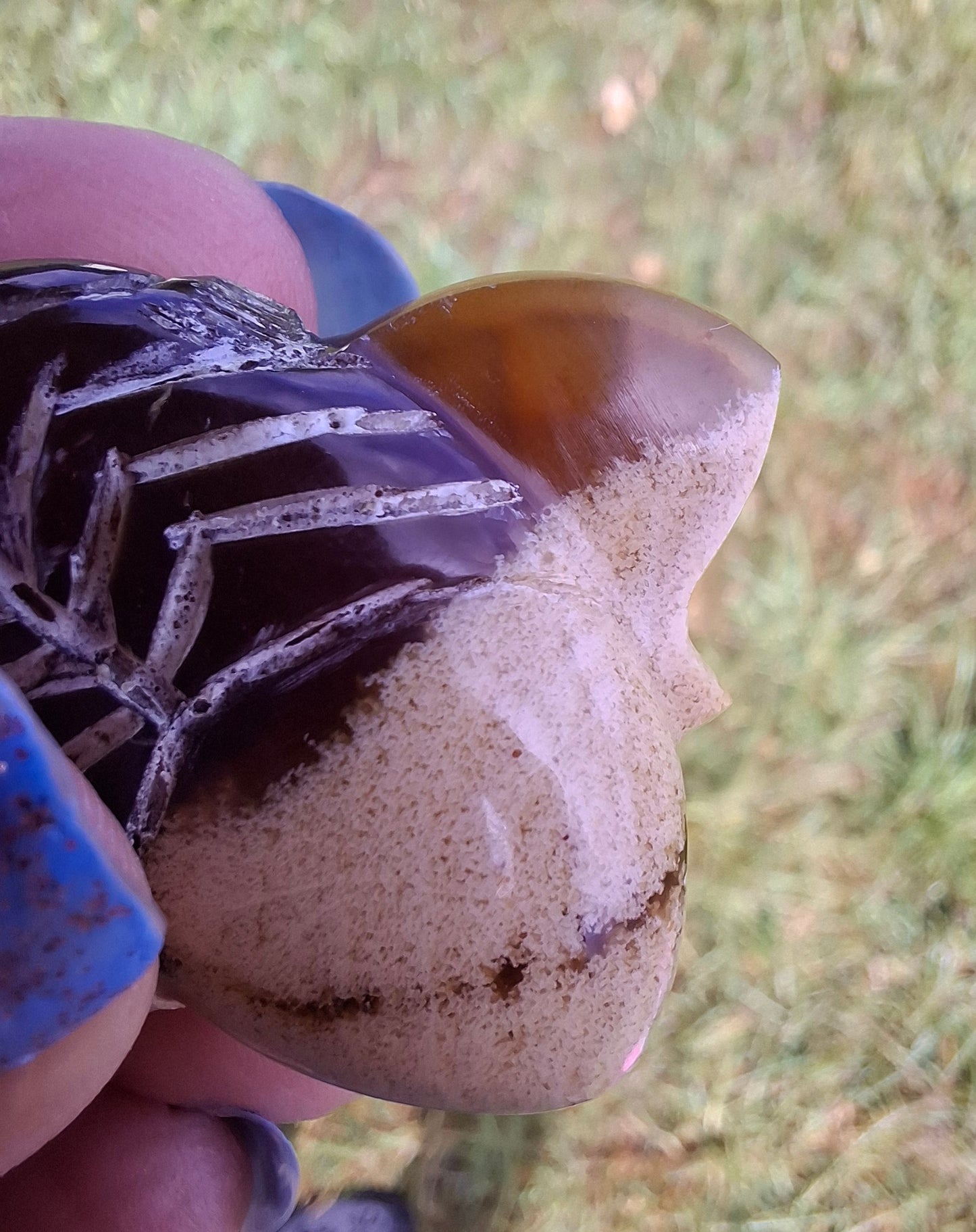 Red Amber Honey Bee Carving, 8.34g, Fossil (Ref: Bee38)