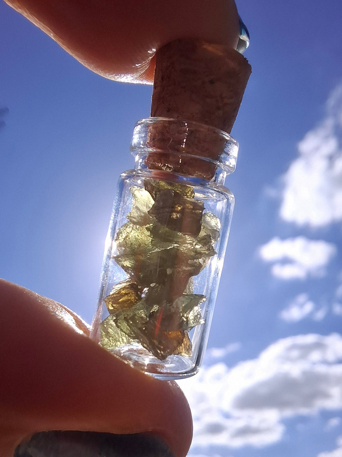 Moldavite Chips (1.00g) in 1ml Bottle, Tektite (Ref: B39)